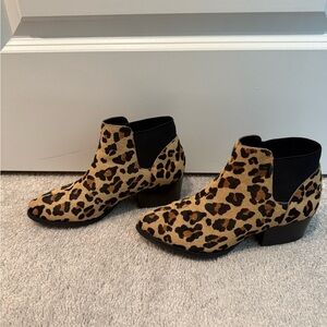 Steve Madden Brown and Black Ankle Boots Sleek Modern Design